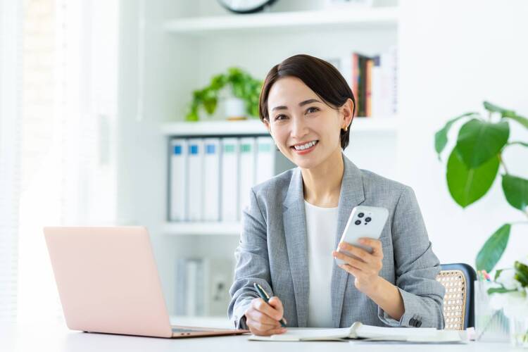 女子必見!就活証明写真に適した「髪型」とは?セットの注意点も解説6