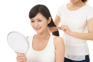 就活の証明写真で「パーマ」はダメ？パーマのまま撮る2つの対処法2