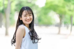 就活の証明写真で「パーマ」はダメ？パーマのまま撮る2つの対処法3