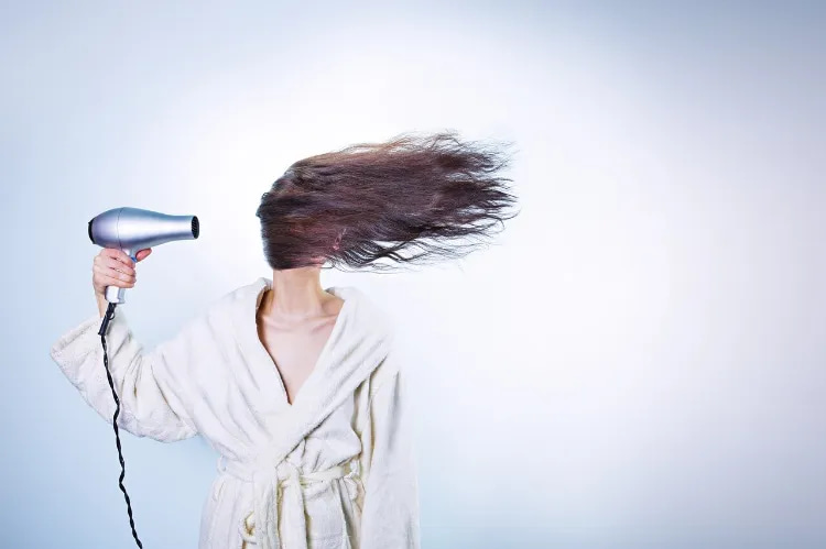 ミディアムヘア必見！転職証明写真におすすめの「髪型」やコツを紹介2