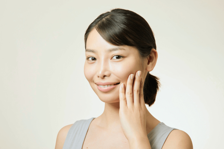 転職の証明写真で好印象を与える女性の「髪型」は？マナーを解説3