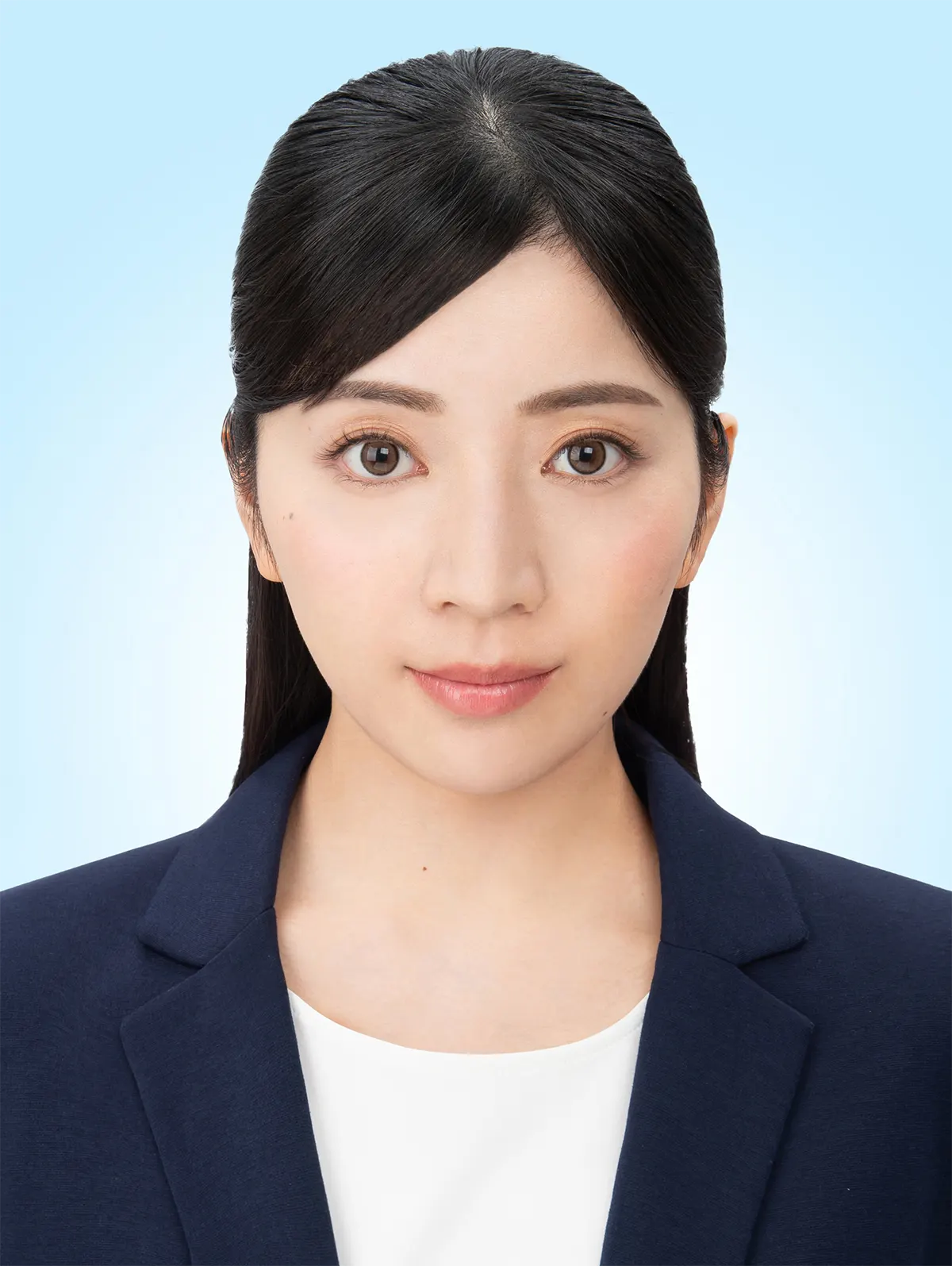 プロのヘアメイクとカメラマンが撮影した女子の就活写真アフター