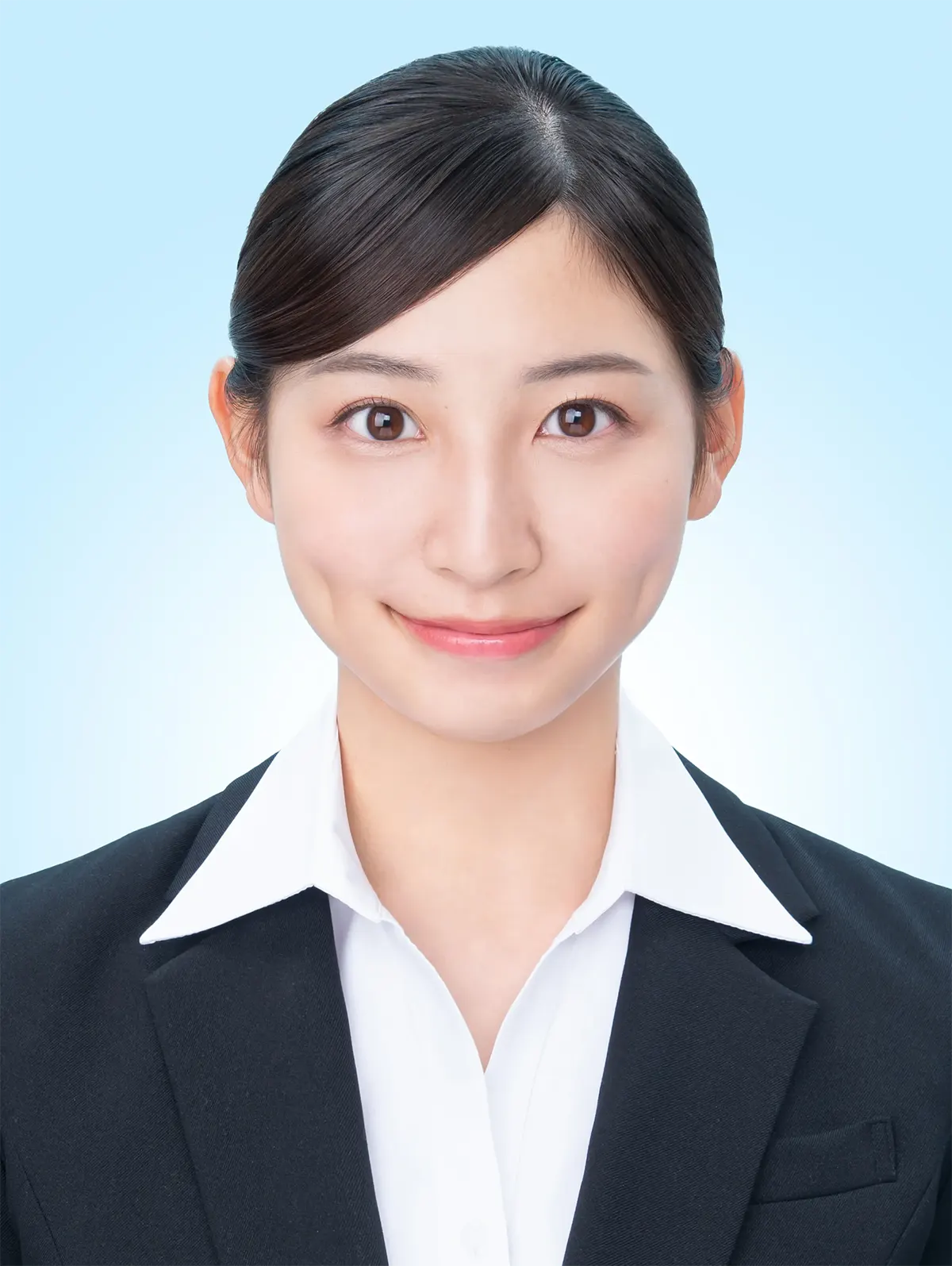 プロのヘアメイクとカメラマンが撮影した女子の就活写真アフター