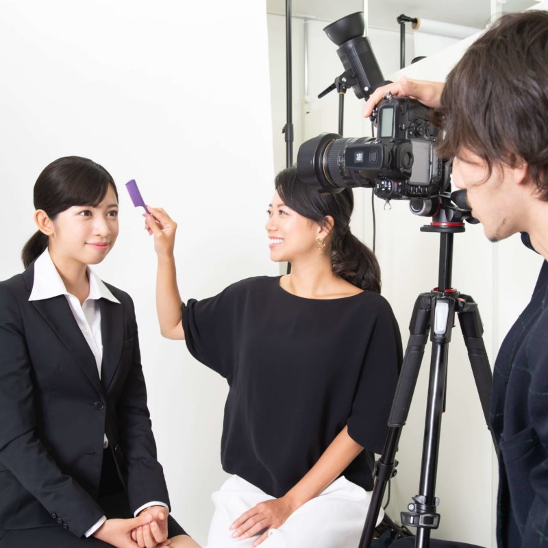 女子の就活写真の撮影シーン