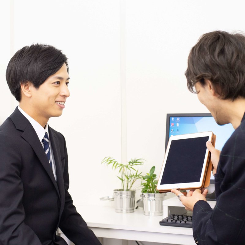 男子就活生の写真撮影のためのヒアリングシーン