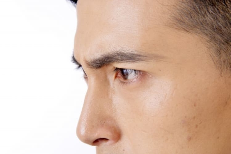 男も就活証明写真でメイクをするべき？男のメイク方法をプロが解説 