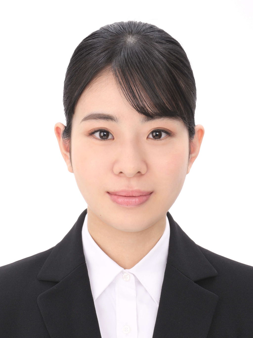 女子就活生のプロがヘアメイクして、撮影指導をした証明写真のアフター