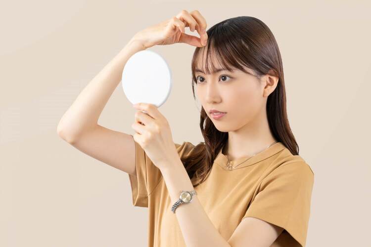 就活の証明写真で「髪を下ろす」のはアリ?セットの注意点をプロが解説4