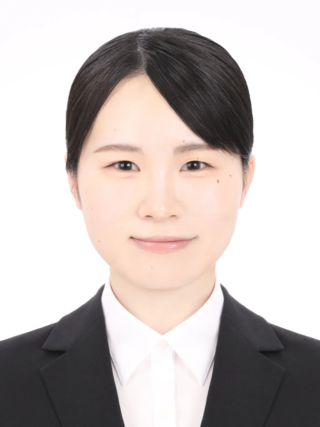 女子就活生のプロがヘアメイクして、撮影指導をした証明写真のアフター