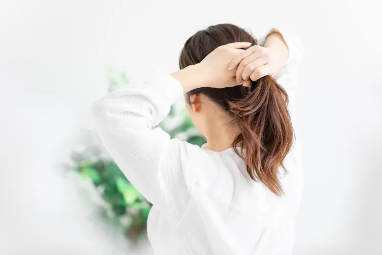 女子が「オールバック」で就活の証明写真を撮影するのはNG?セット方法も紹介1