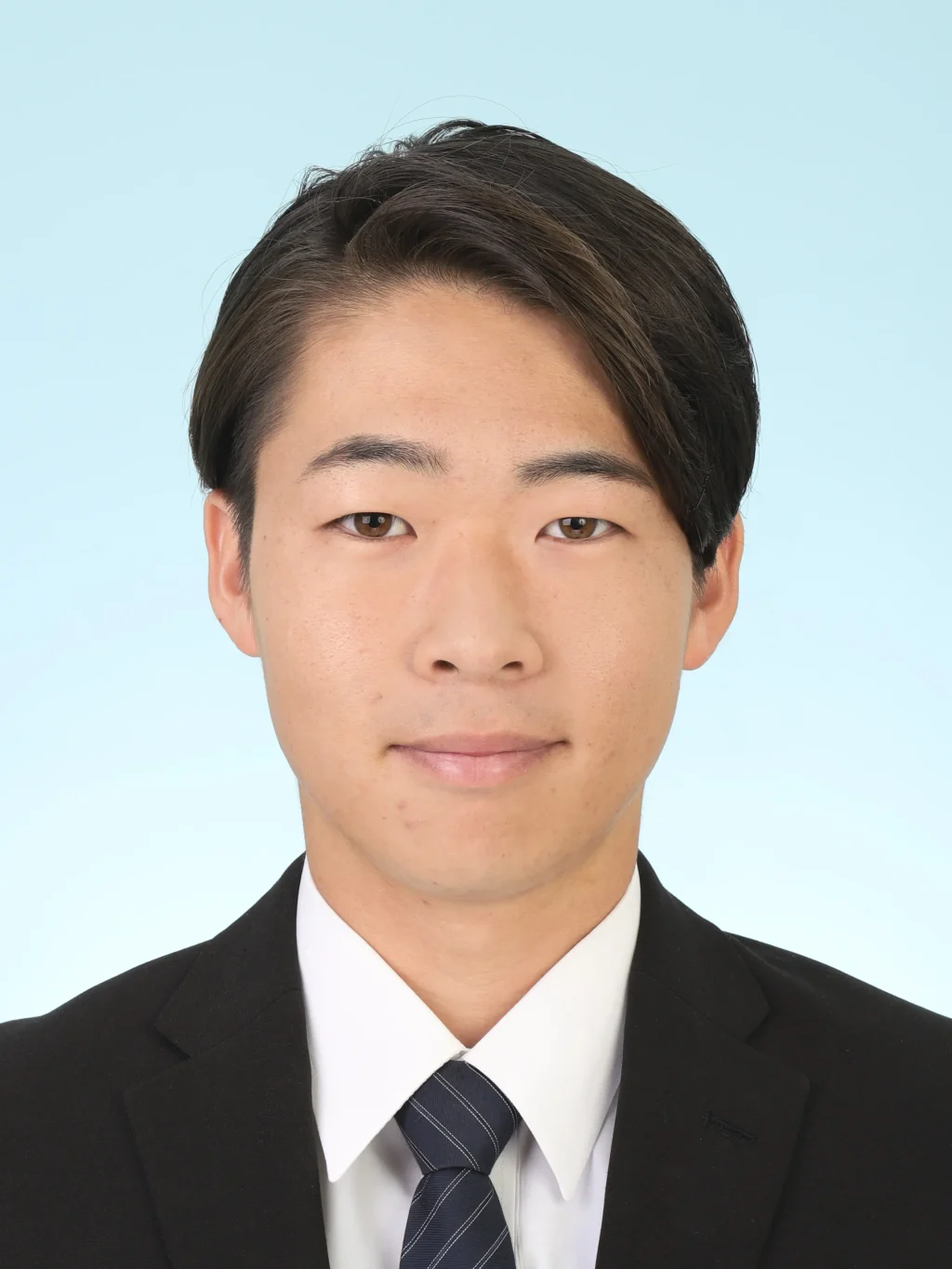 女子就活生の証明写真のビフォー