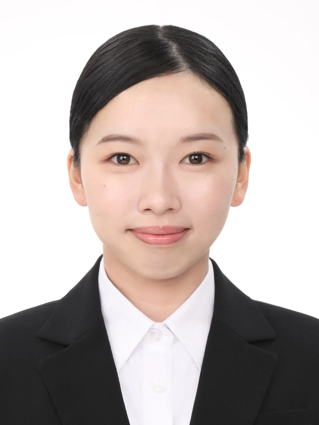 女子就活生のプロがヘアメイクして、撮影指導をした証明写真のアフター