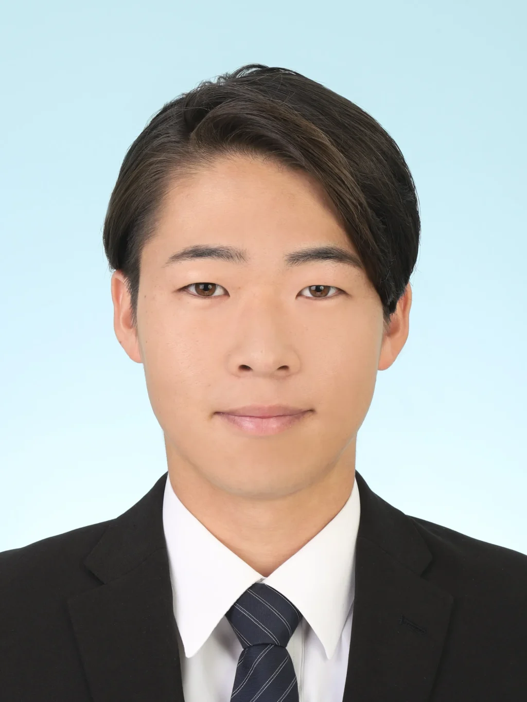 女子就活生のプロがヘアメイクして、撮影指導をした証明写真のアフター