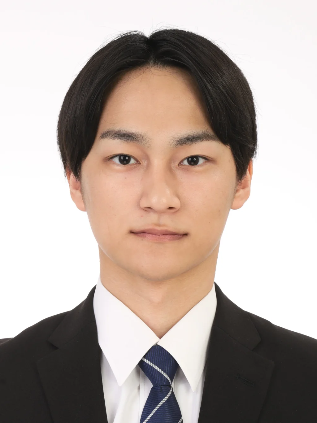女子就活生の証明写真のビフォー