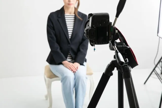 転職の証明写真を「メガネ」をかけて撮る際の3つの注意点｜選び方も3