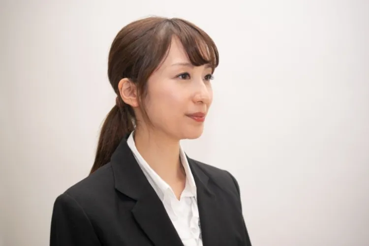 転職の証明写真で好印象を与える「一つ結び」のコツや注意点を紹介3
