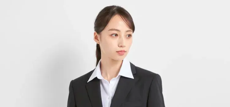 1分で分かる!就活写真における「襟元」の正解|襟はスーツから出す?3