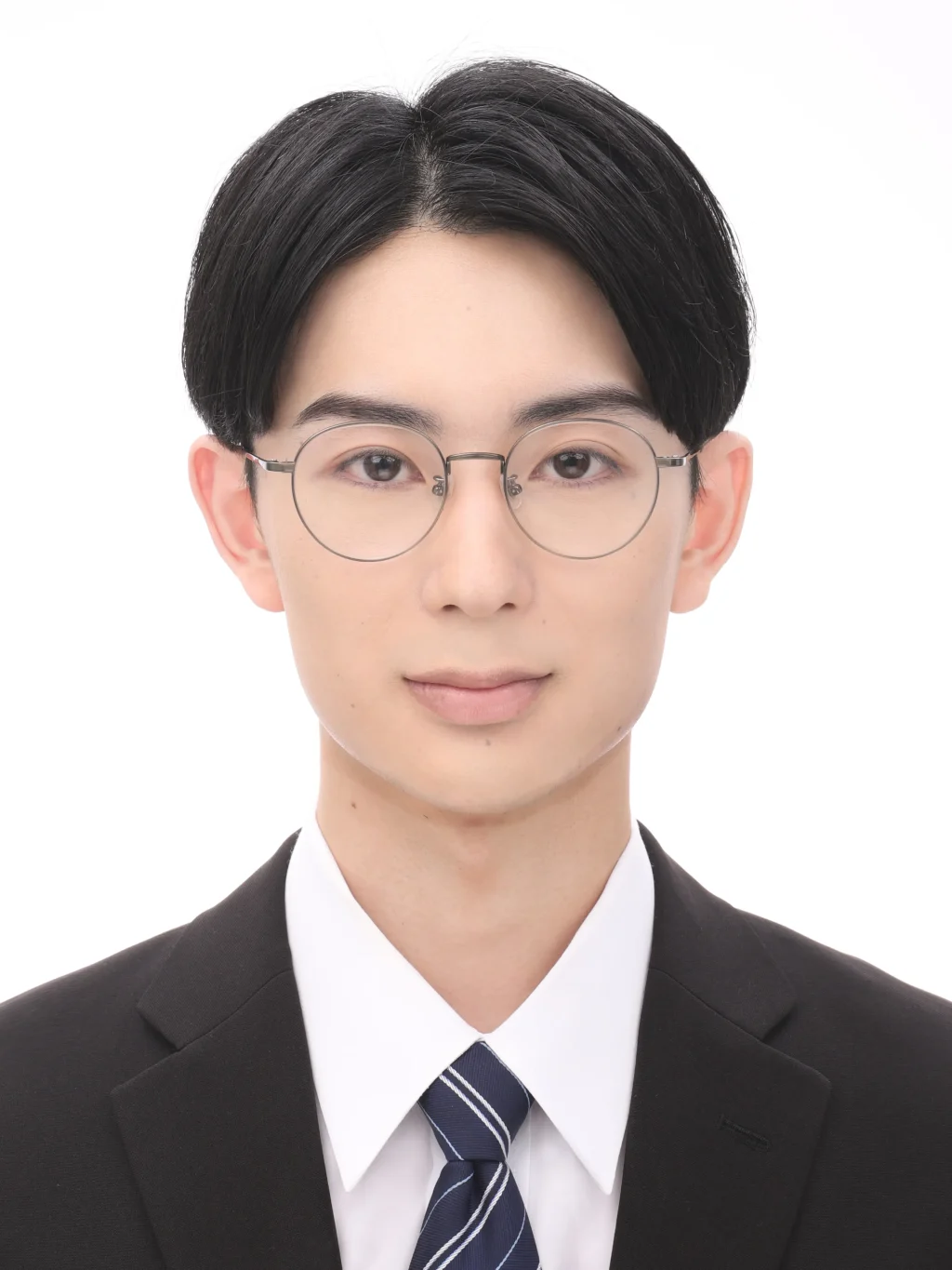 女子就活生のプロがヘアメイクして、撮影指導をした証明写真のアフター
