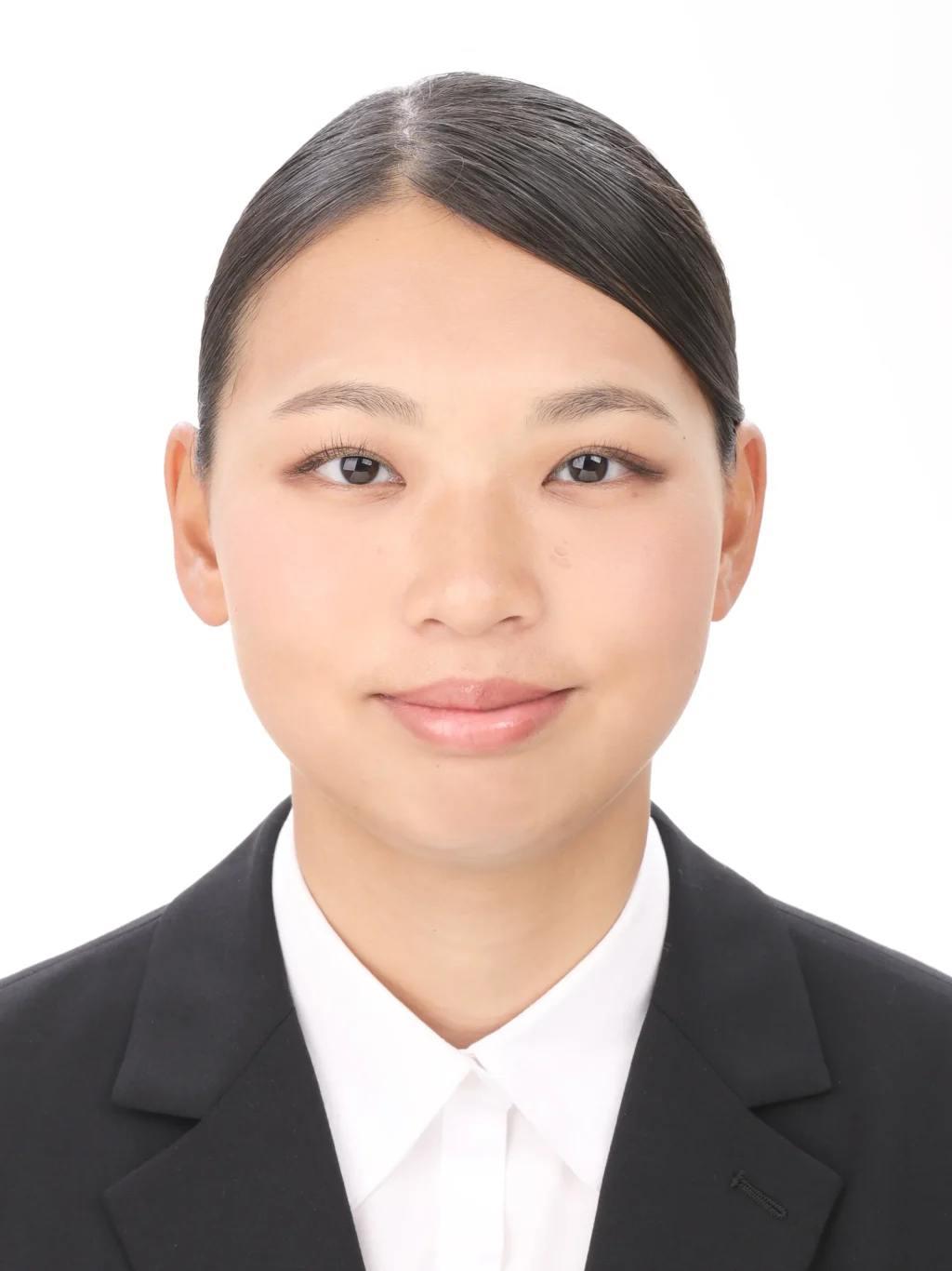 女子就活生のプロがヘアメイクして、撮影指導をした証明写真のアフター