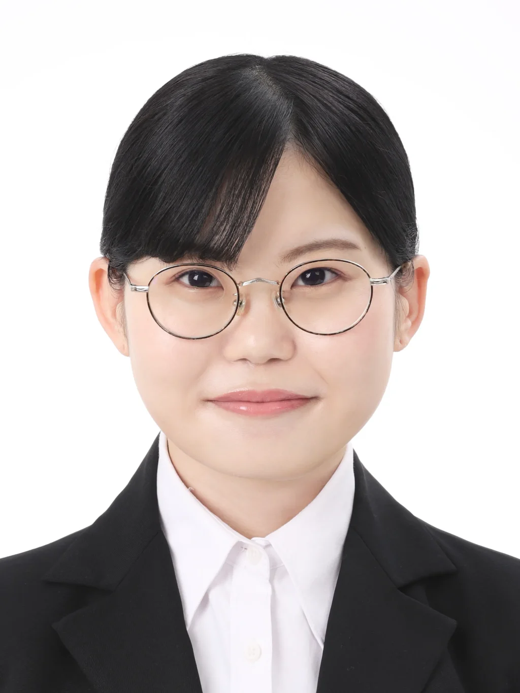 女子就活生のプロがヘアメイクして、撮影指導をした証明写真のアフター