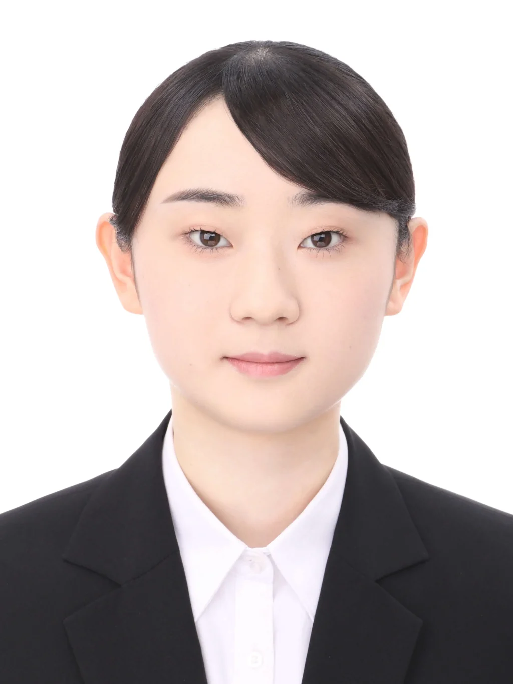 女子就活生のプロがヘアメイクして、撮影指導をした証明写真のアフター