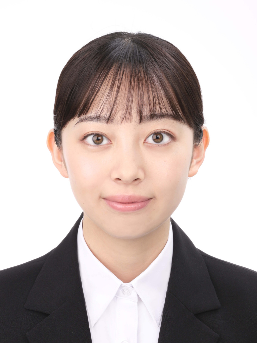 女子就活生のプロがヘアメイクして、撮影指導をした証明写真のアフター