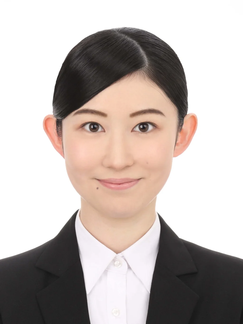 女子就活生のプロがヘアメイクして、撮影指導をした証明写真のアフター