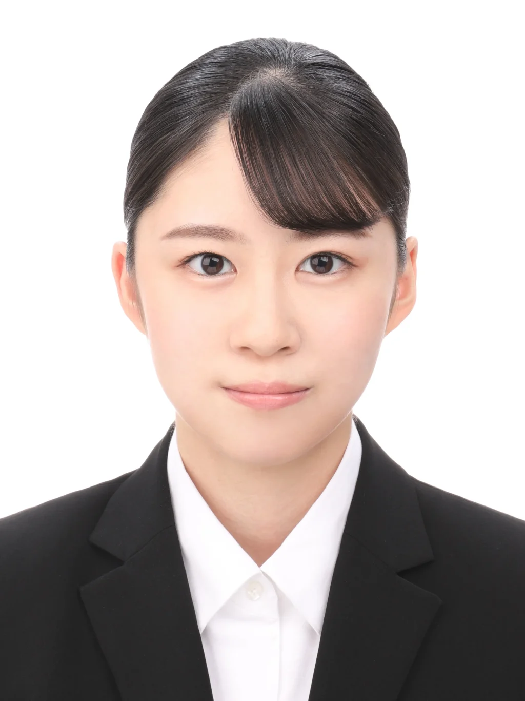 女子就活生のプロがヘアメイクして、撮影指導をした証明写真のアフター