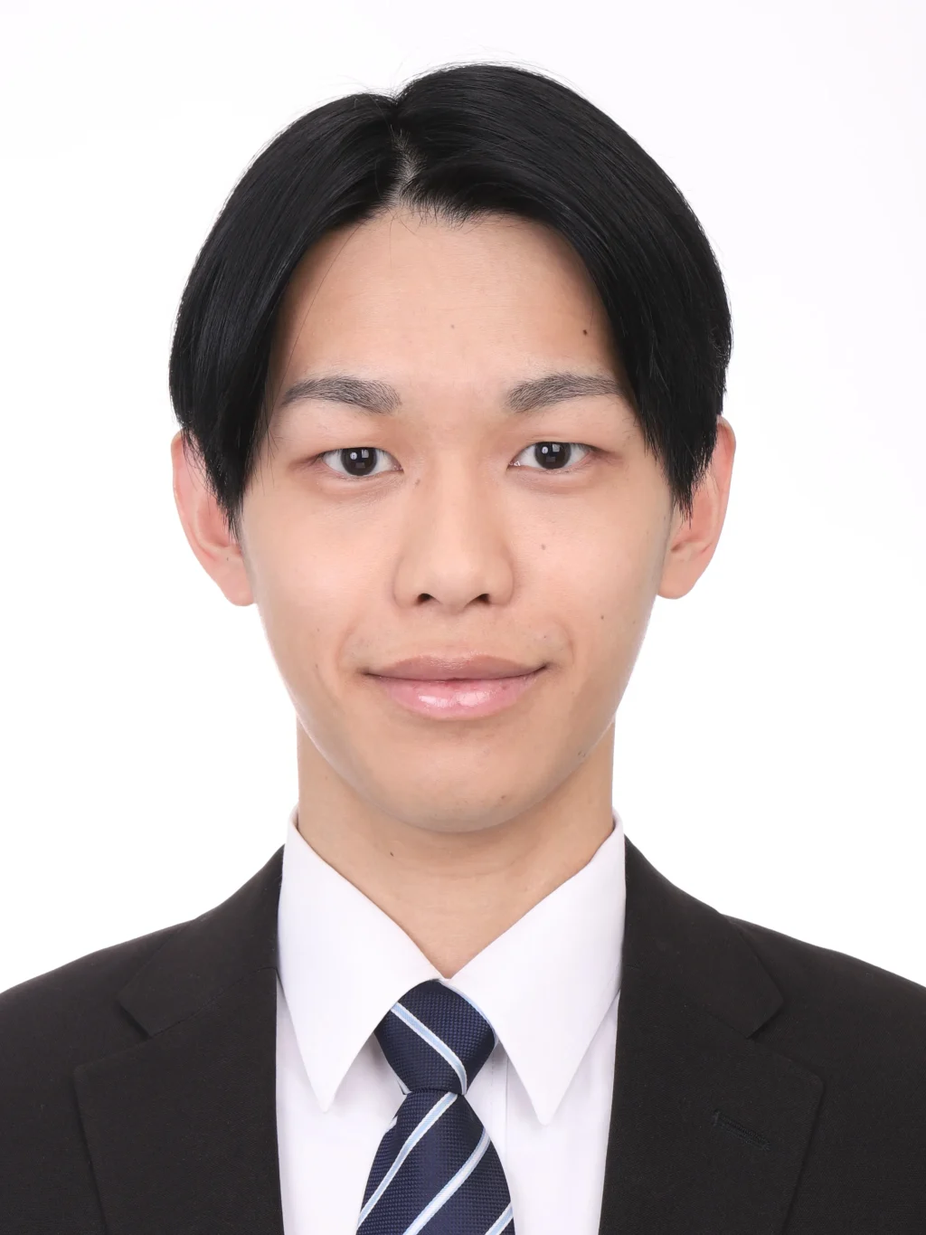 女子就活生の証明写真のビフォー