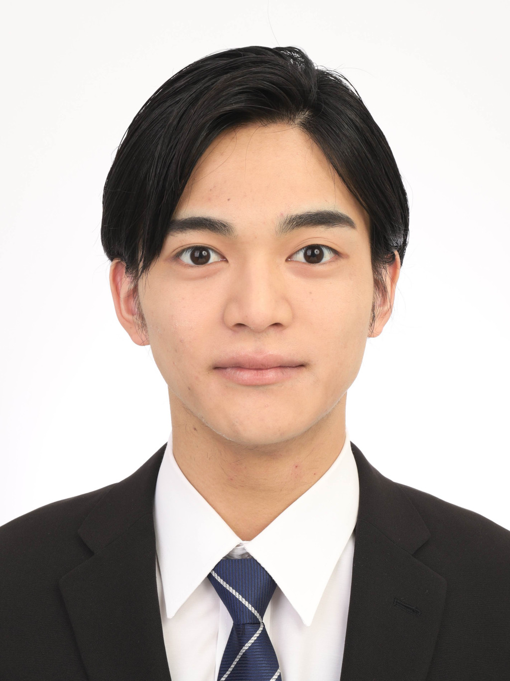 女子就活生の証明写真のビフォー