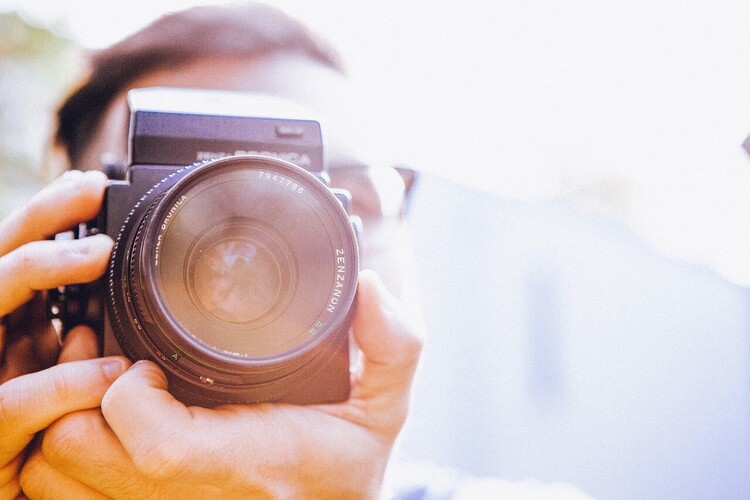 証明写真を「ハーフアップ」で撮ると転職で不利になる？コツも紹介1