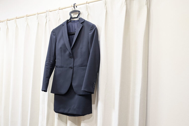 転職女性必見!証明写真で好印象を与える「服装」の選び方を解説1