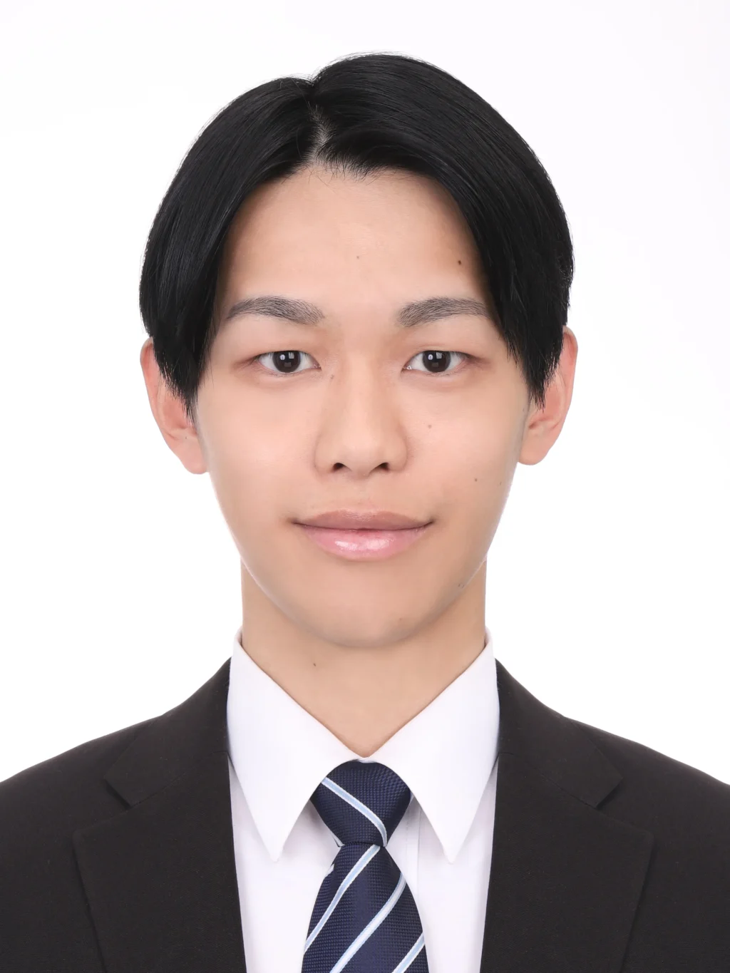 女子就活生のプロがヘアメイクして、撮影指導をした証明写真のアフター