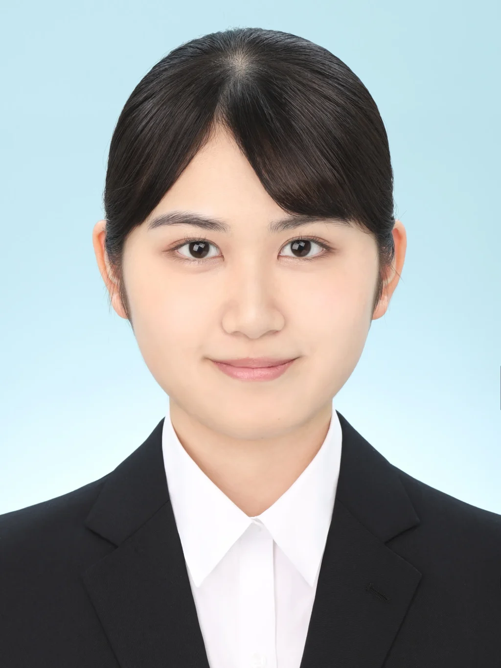 女子就活生のプロがヘアメイクして、撮影指導をした証明写真のアフター