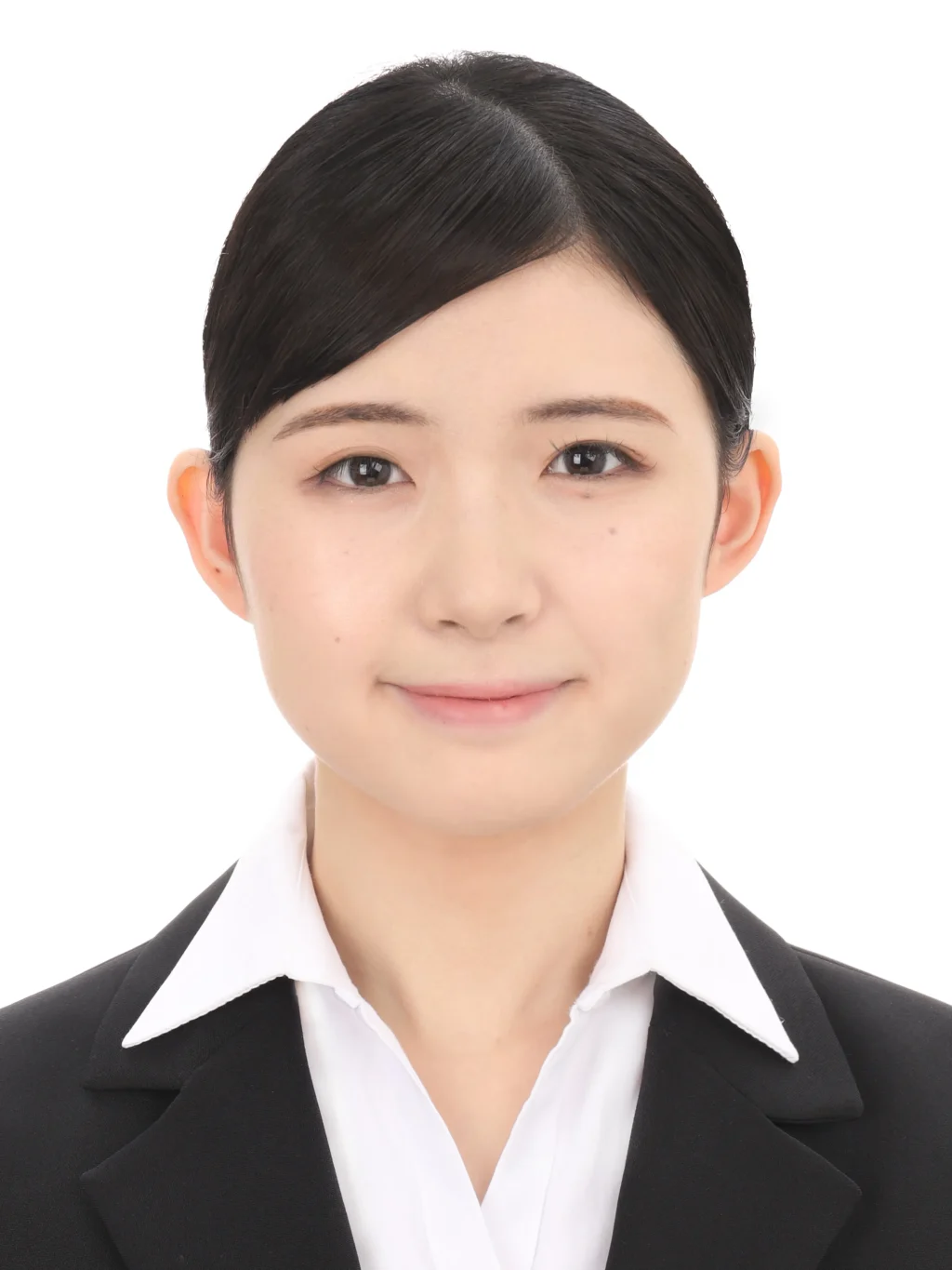 女子就活生のプロがヘアメイクして、撮影指導をした証明写真のアフター