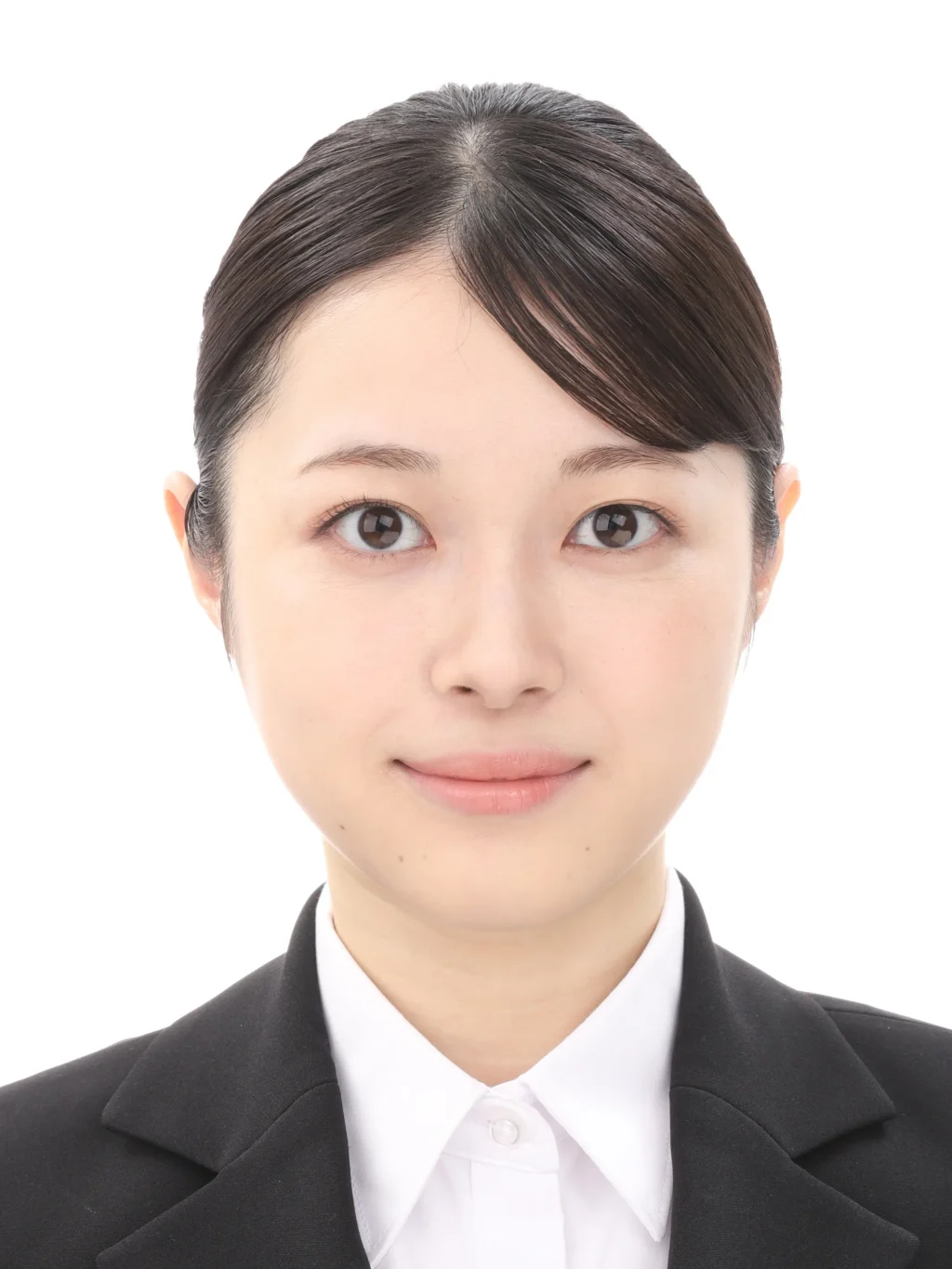 女子就活生の証明写真のビフォー