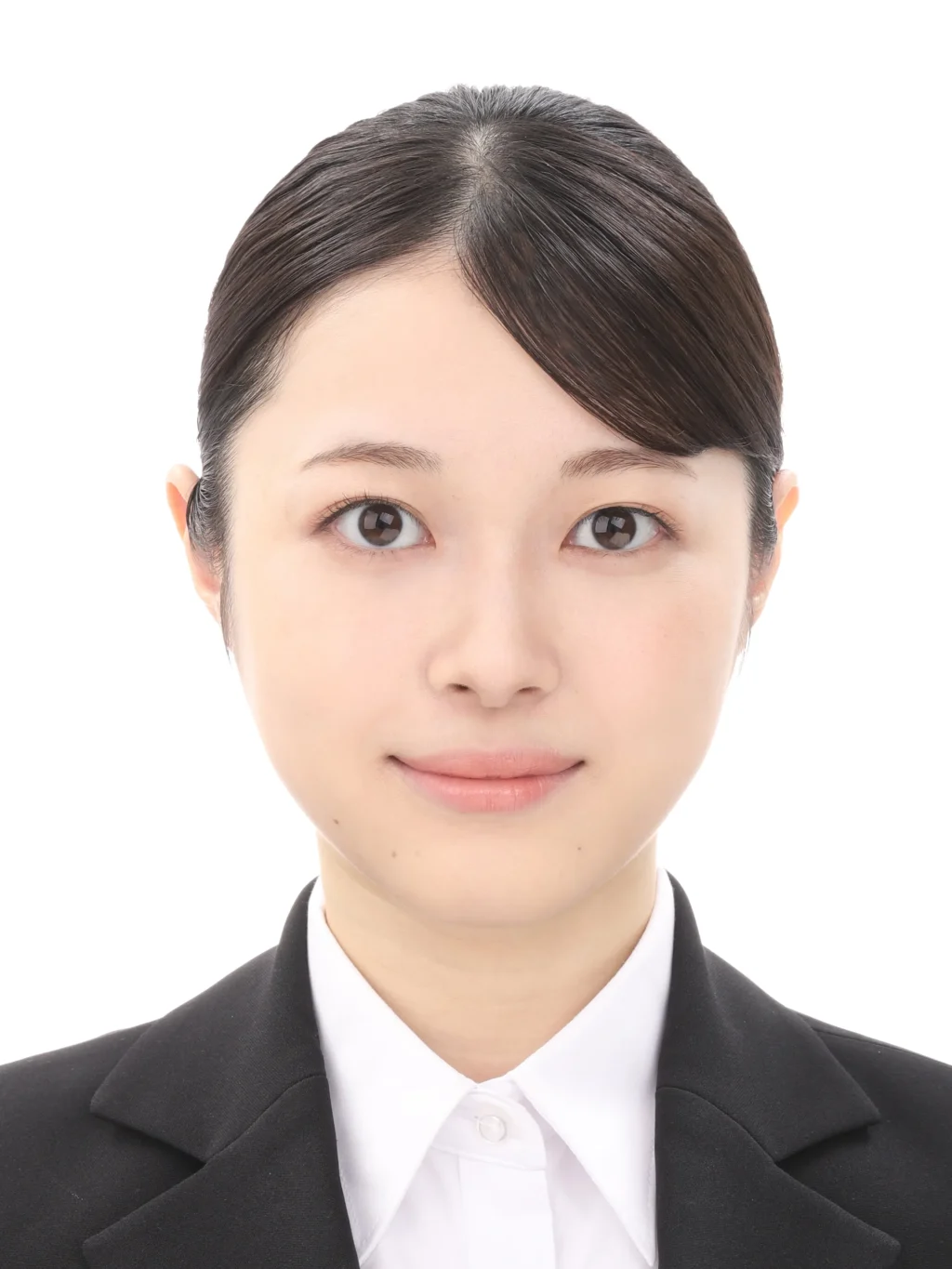 女子就活生のプロがヘアメイクして、撮影指導をした証明写真のアフター