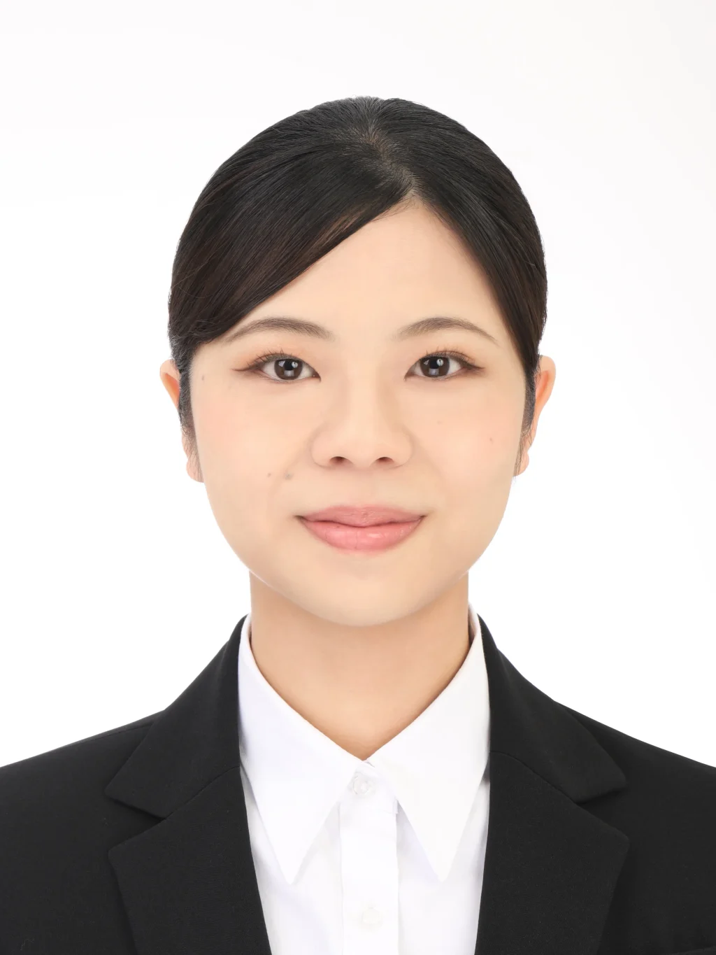 女子就活生のプロがヘアメイクして、撮影指導をした証明写真のアフター