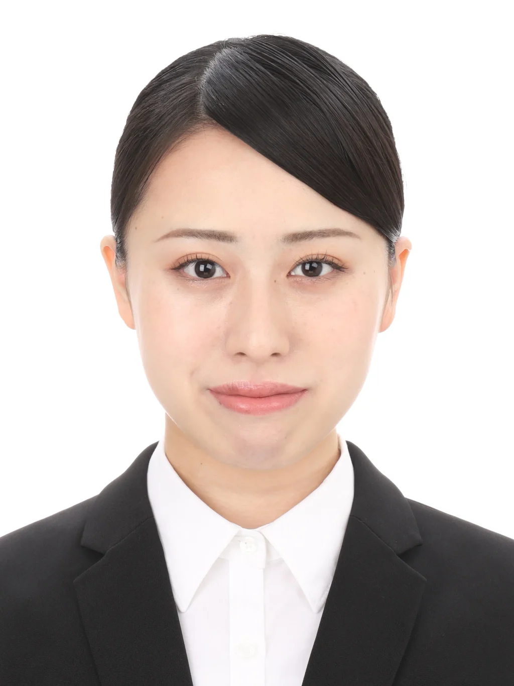 女子就活生の証明写真のビフォー