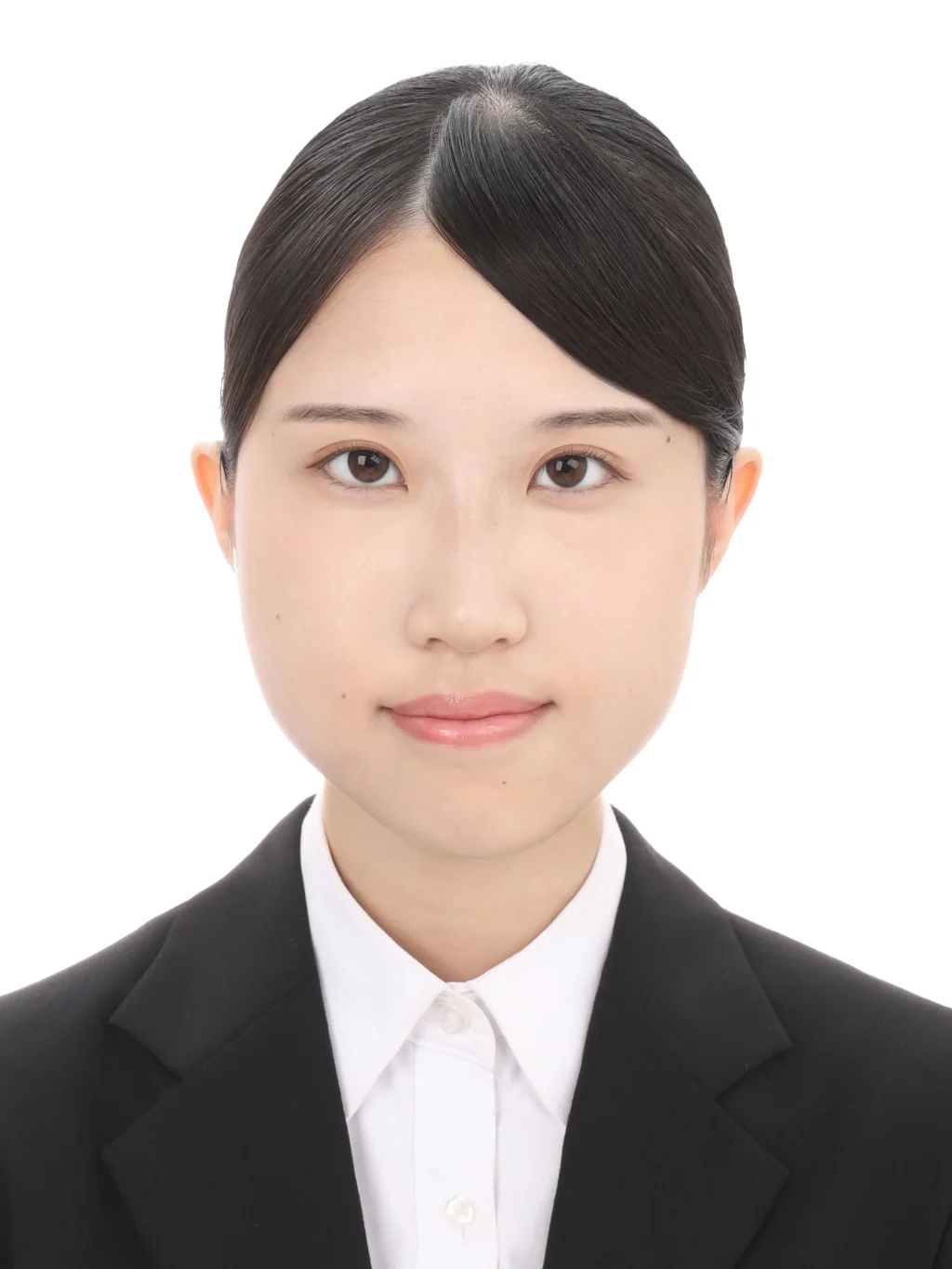 女子就活生のプロがヘアメイクして、撮影指導をした証明写真のアフター