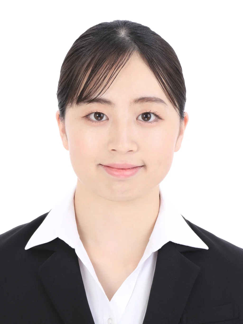 女子就活生の証明写真のビフォー