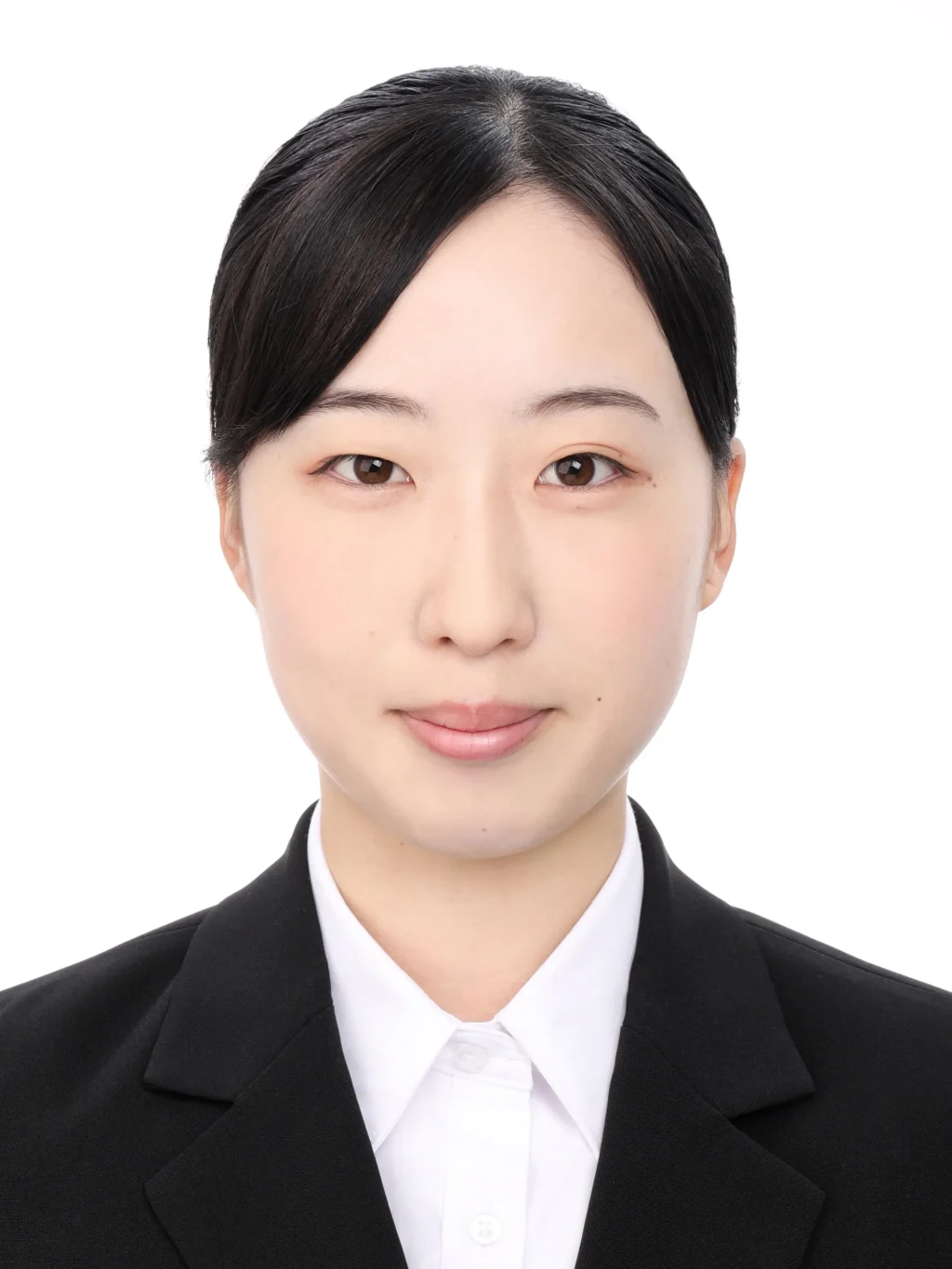 女子就活生のプロがヘアメイクして、撮影指導をした証明写真のアフター