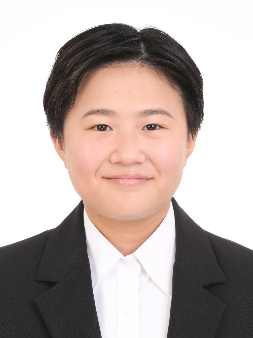 女子就活生の証明写真のビフォー