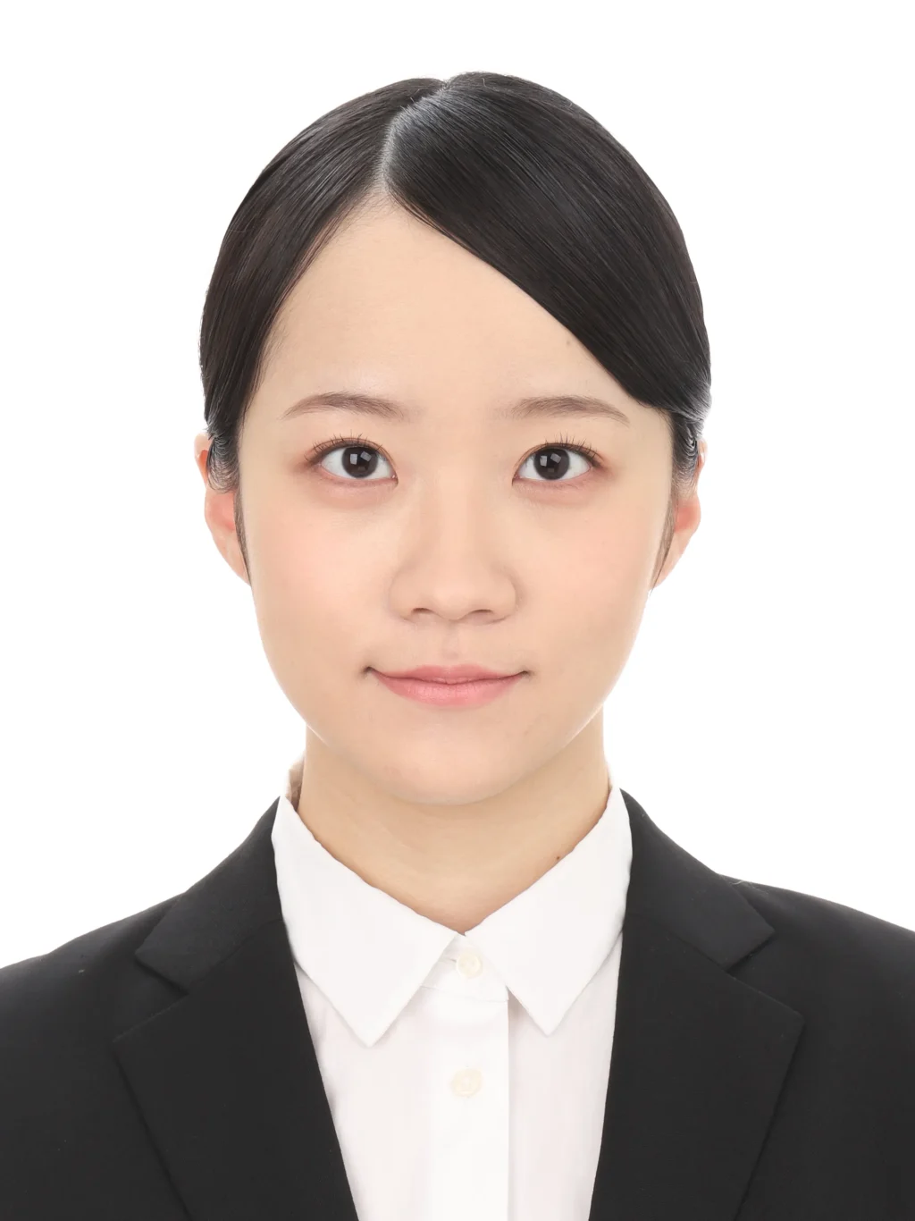 女子就活生の証明写真のビフォー