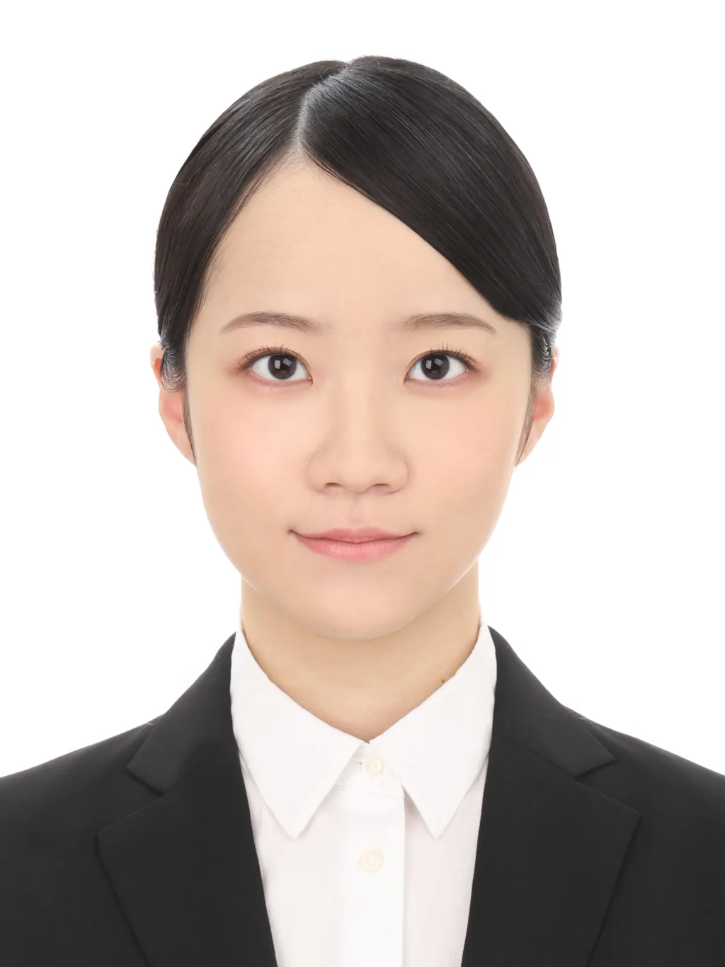 女子就活生のプロがヘアメイクして、撮影指導をした証明写真のアフター