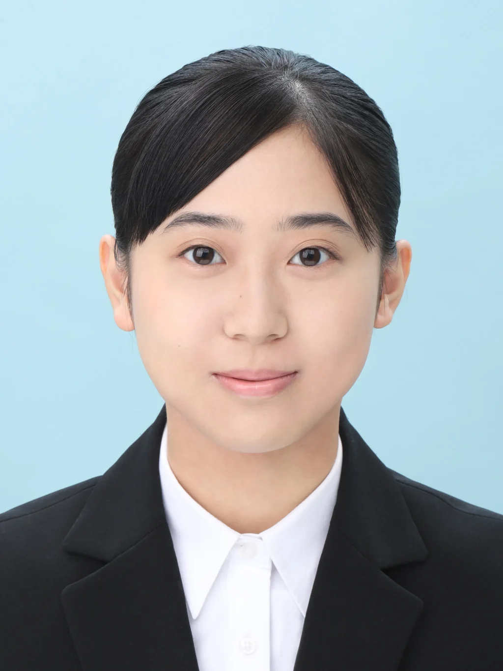 女子就活生のプロがヘアメイクして、撮影指導をした証明写真のアフター