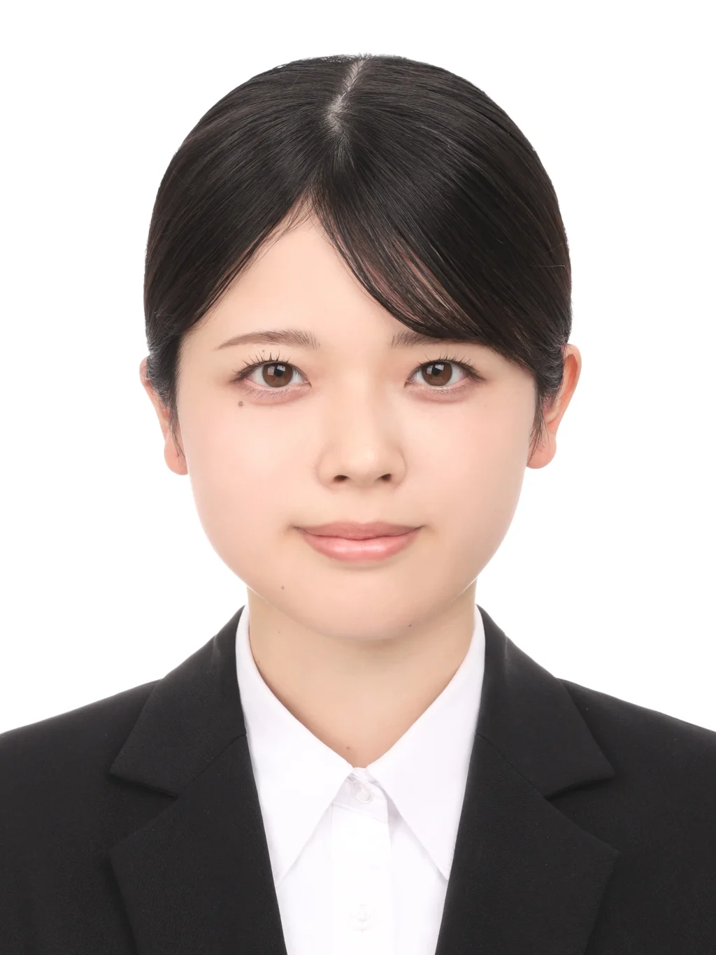 女子就活生のプロがヘアメイクして、撮影指導をした証明写真のアフター