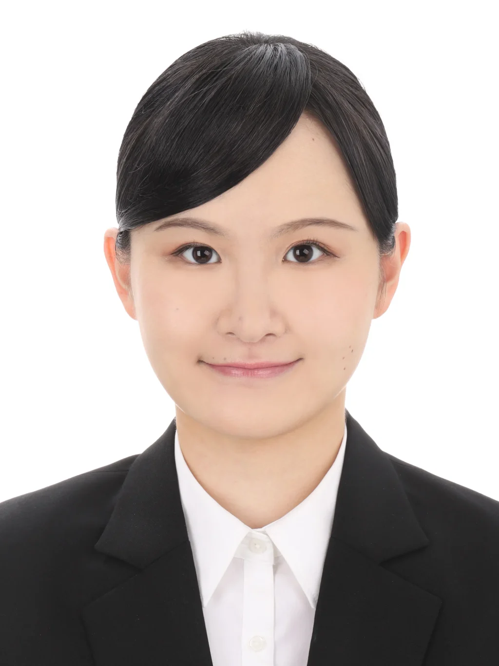 女子就活生のプロがヘアメイクして、撮影指導をした証明写真のアフター