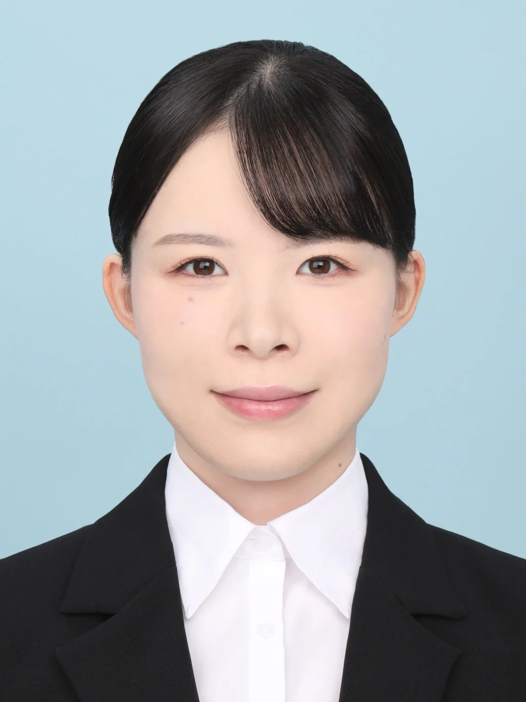 女子就活生のプロがヘアメイクして、撮影指導をした証明写真のアフター