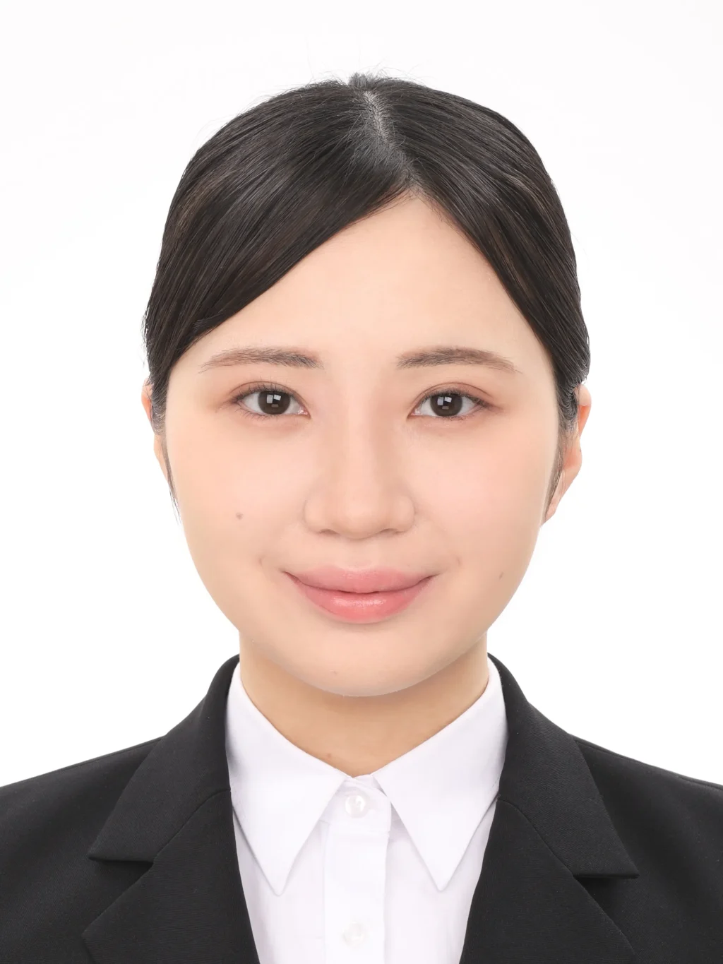 女子就活生のプロがヘアメイクして、撮影指導をした証明写真のアフター